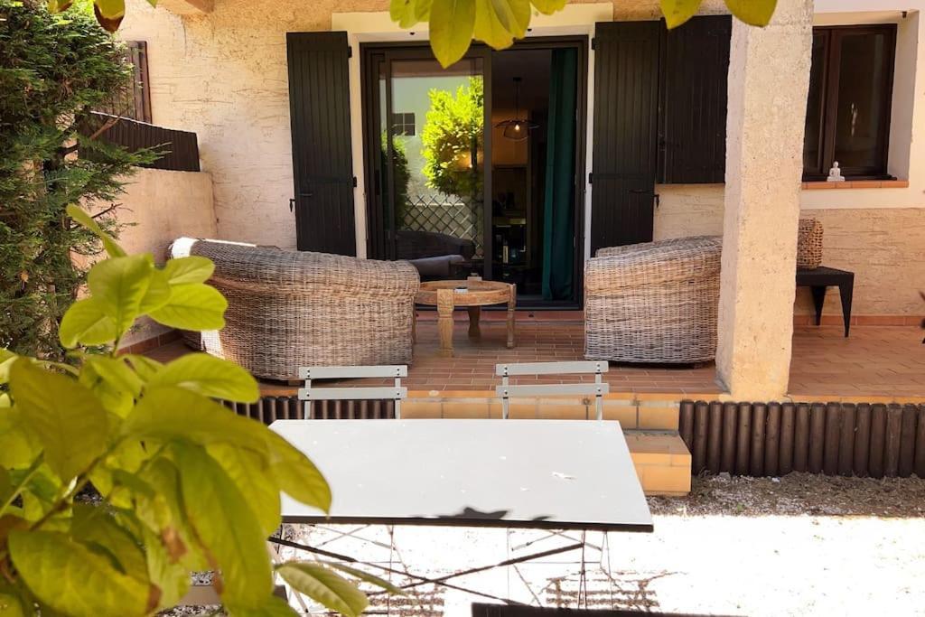 Cocoon'Isle - Jardinet- Jacuzzi Apartment LʼIsle-sur-la-Sorgue Екстериор снимка